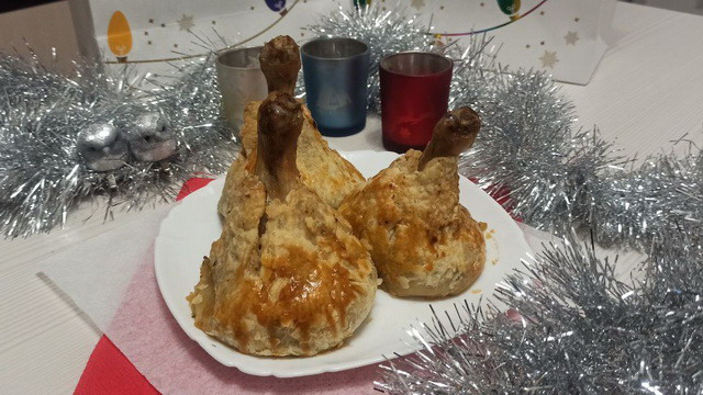 Ножки куриные в слоёном тесте